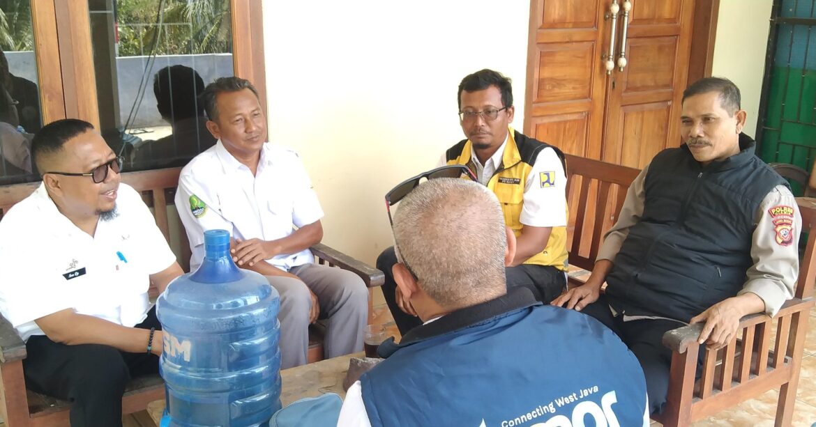 Rencana Relokasi Jalan Pasca Longsor, Kapolsek Pamarican Koorkom Bersama Tim Survei PUPR