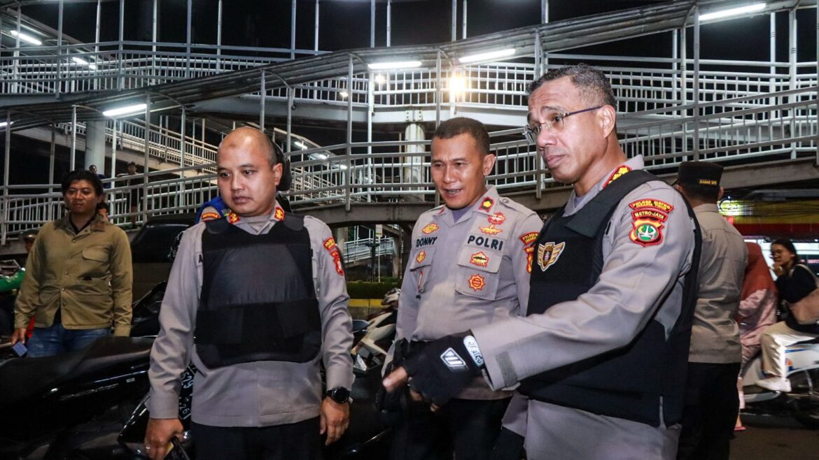 Polres Metro Jakarta Timur Gelar Patroli Skala Sedang, Tujuh Remaja Diamankan Jelang Hari Buruh