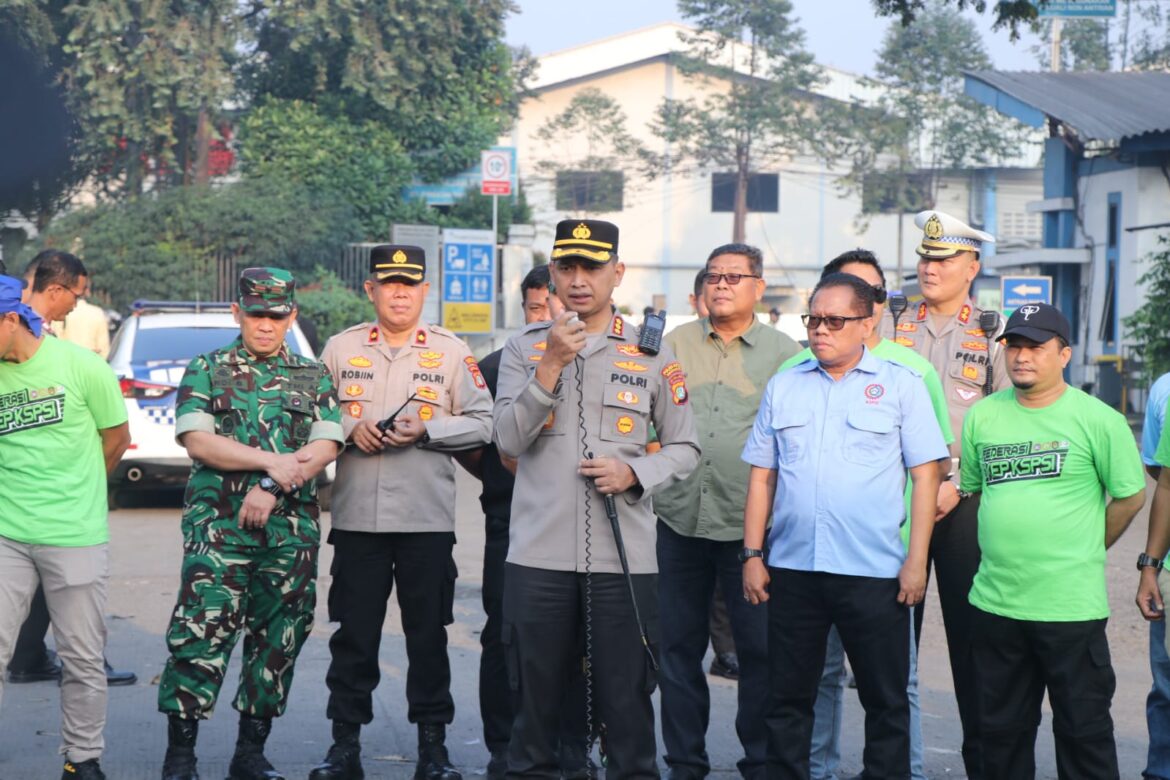Polres Metro Tangerang Kota Kerahkan Ratusan Personil Gabungan Kawal May Day, Buruh Tangerang ke Jakarta