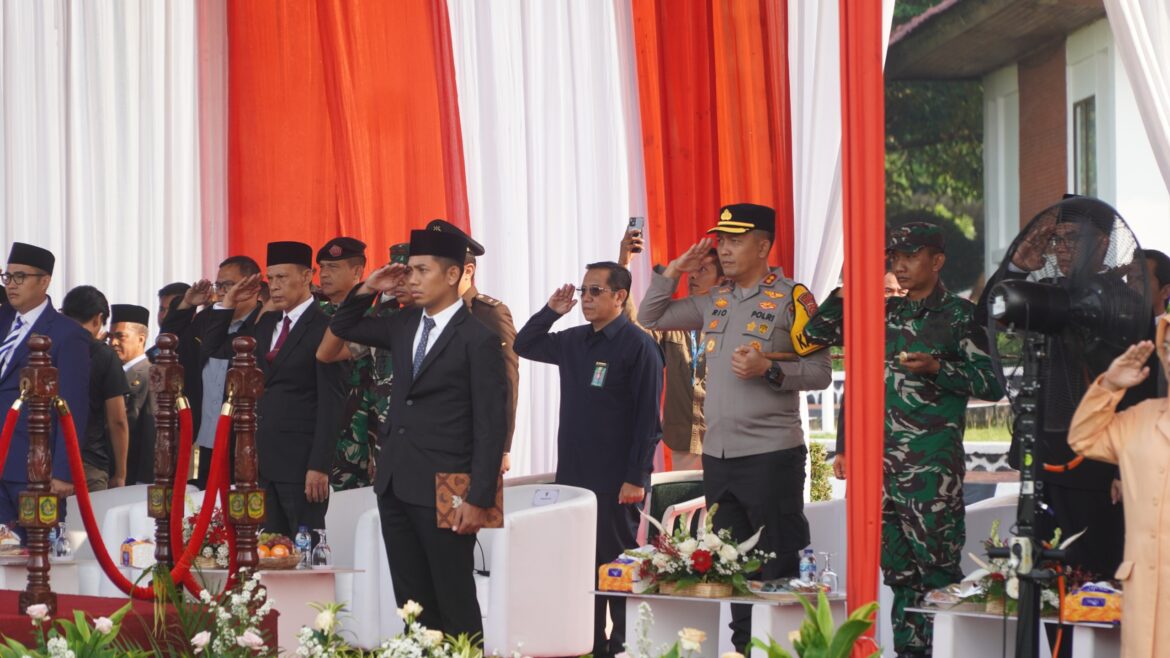 Kapolres Bogor Hadiri Upacara Peringatan Hari Pendidikan Nasional Tahun 2025