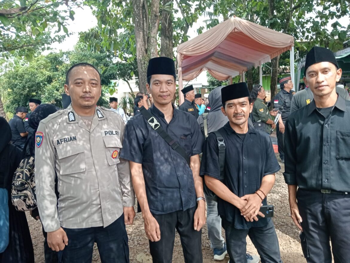 Bhabinkamtibmas Polsek Parung panjang Polres Bogor Polda Jabar Menjalin Kedekatan Dengan Warga Desa Binaan