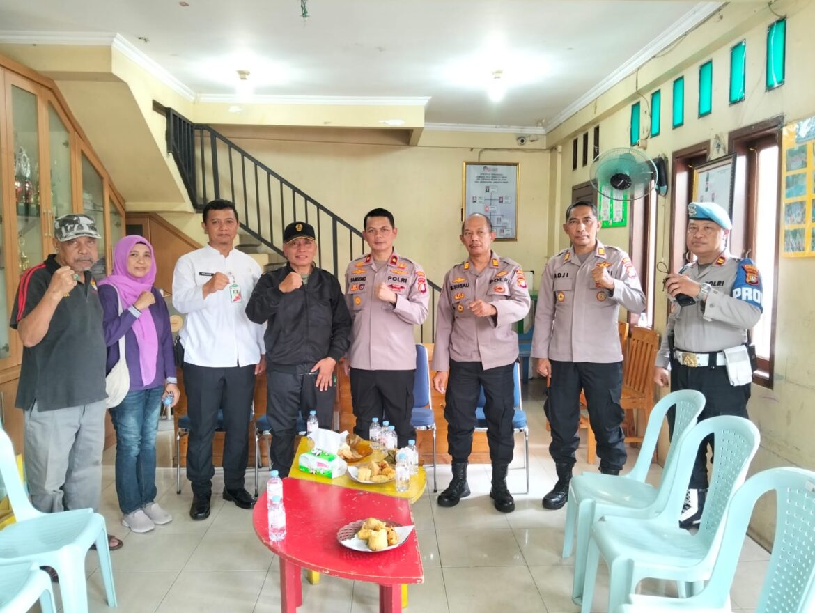 Kapolsek Jatinegara Sambangi RW 01 Cipinang Besar Selatan, Tegaskan Komitmen Cegah Tawuran dan Ciptakan Kamtibmas