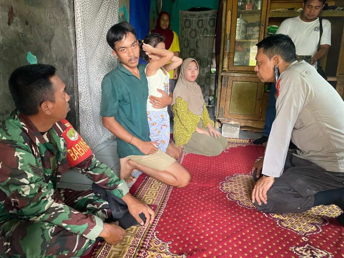 Kapolsek Kronjo Polresta Tangerang Jenguk Anak Pengidap Kanker Mata di Desa Pagenjahan