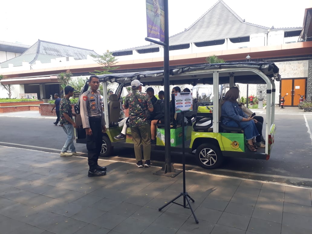 Lebih dari 4.000 Pengunjung Memadati Taman Mini Indonesia Indah Jakarta Timur