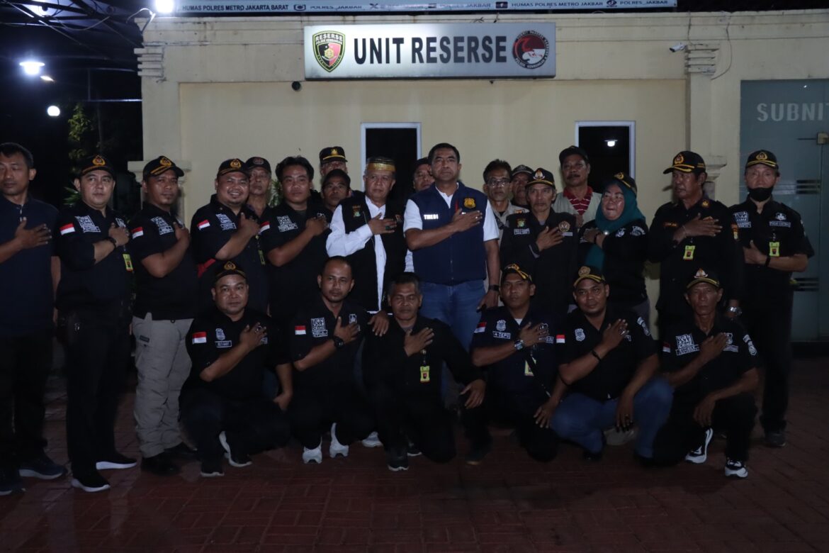 Polres Jakbar Tingkatkan Patroli Malam, Wujudkan Lingkungan Aman dan Nyaman