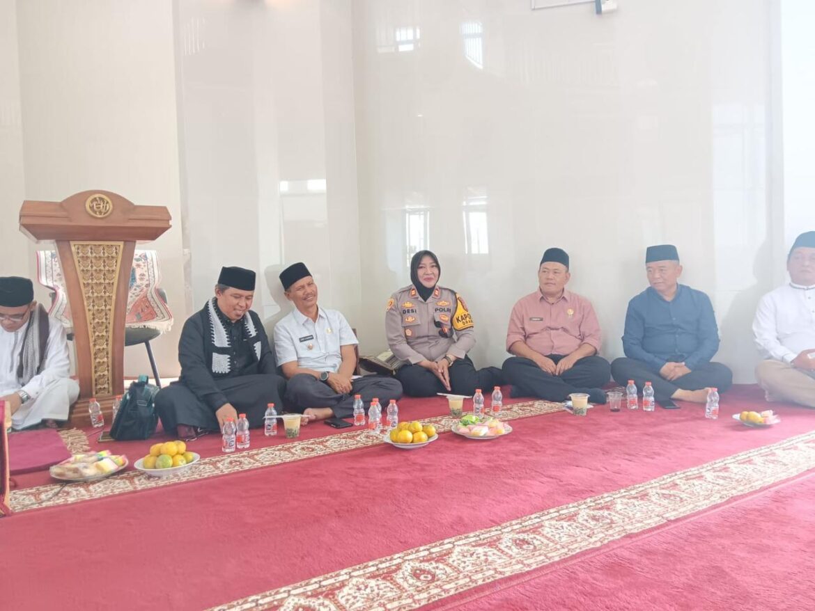 Kapolsek Dramaga Polres Bogor Bersama Forkompicam Dan Anggota Hadiri Pengajian Rutin MUI Tingkat Kecamatan Dramaga, Sampaikan Himbauan Kamtibmas