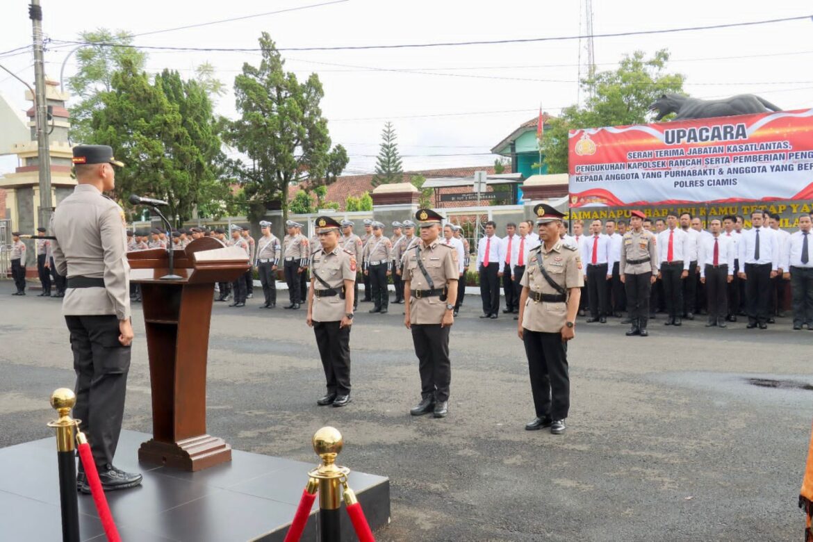 Sertijab Kasat Lantas, Pengukuhan Kapolsek Rancah, dan Pemberian Penghargaan Kepada Anggota Purnabakti dan Berprestasi