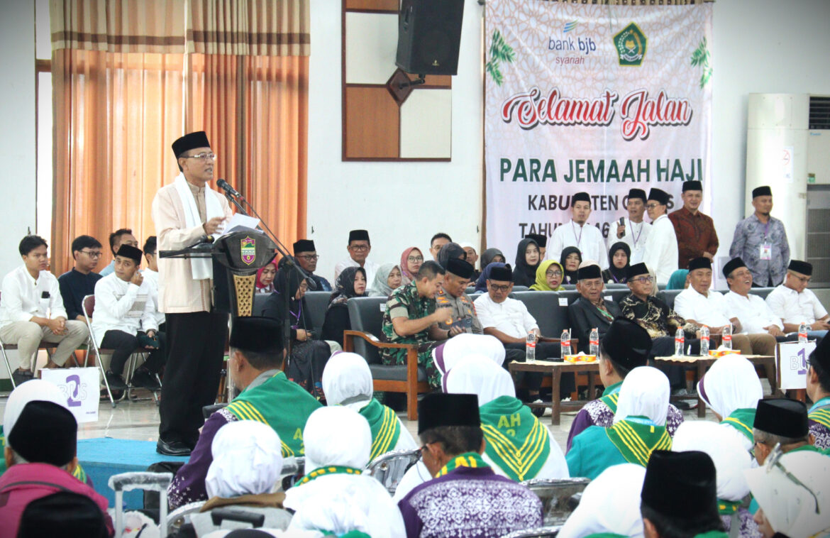 Sebanyak 435 Jemaah Calon Haji Kloter 19 Resmi Diberangkatkan, Bupati Herdiat: “Luruskan Niat, Lupakan Urusan Duniawi”