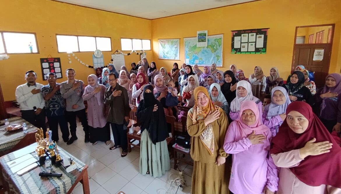 Police Go To School, Polsek Cikoneng Beri Edukasi Berlalu Lintas ke Siswa di SDN 1 Budiharja