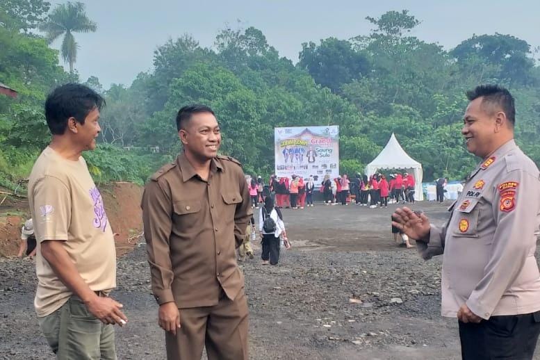Polsek Cijeungjing Polres Ciamis Datang Beri Himbauan Kamtibmas Saat Grand Opening Saung Sule