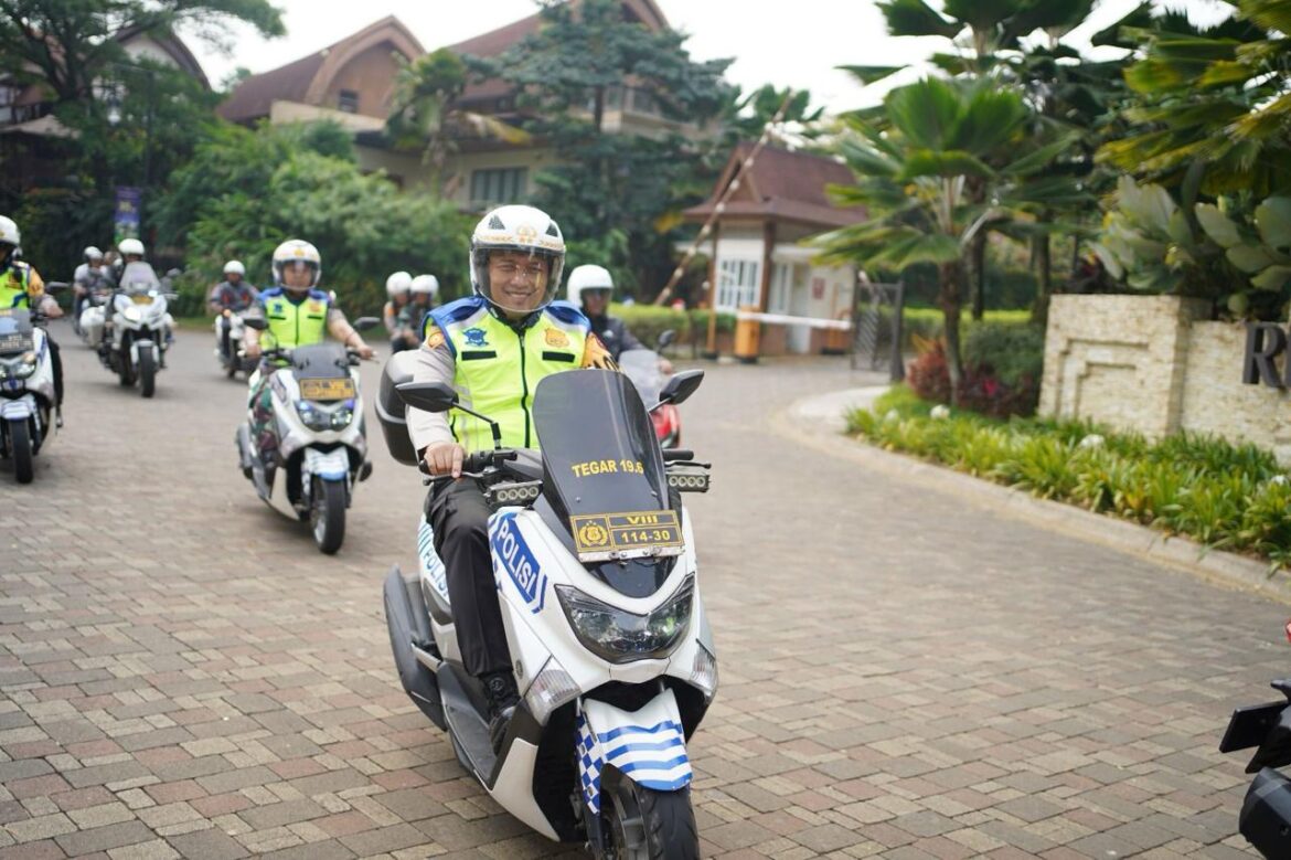 Kapolres Bogor AKBP Rio Wahyu Anggoro, S.H., S.I.K., M.H. Laksanakan Pemantauan Arus Lalu Lintas di Pos Gadog Puncak pada Libur Panjang