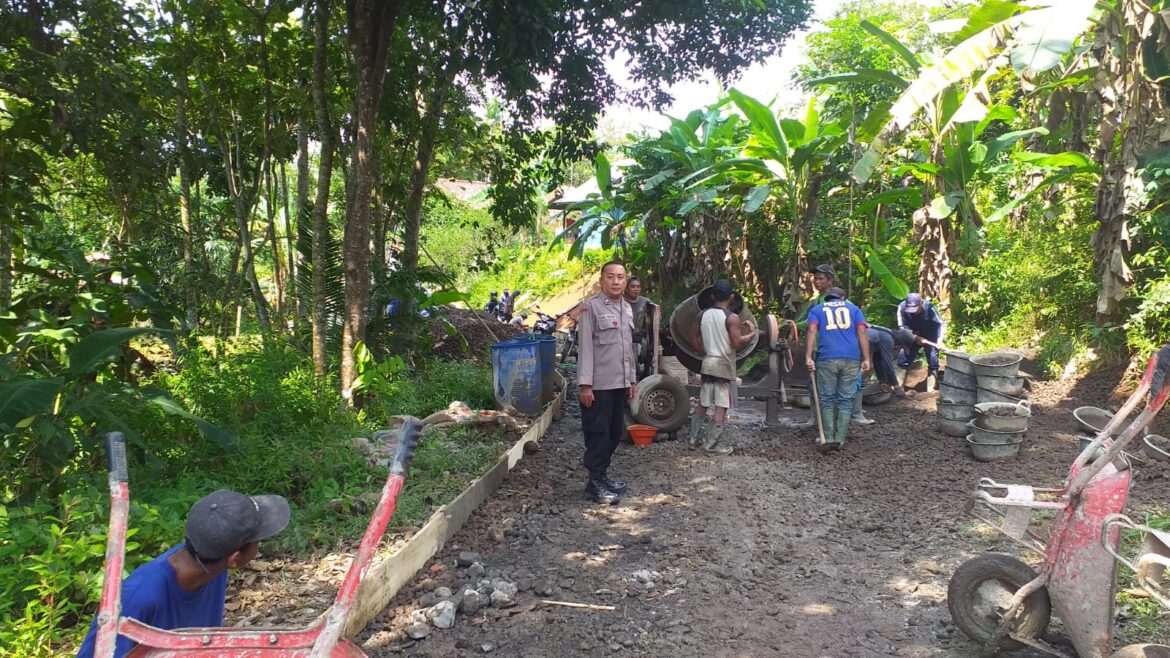 Humanis, Polsek Lakbok Polres Ciamis Monitoring Pembangunan Jalan Dusun Sukaratu