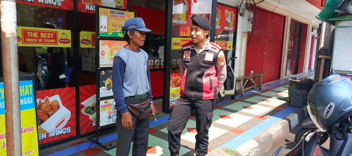 Cipkon Kamtibmas, Samapta Polres Ciamis Patroli Jalan Kaki di Alun Alun Ciamis