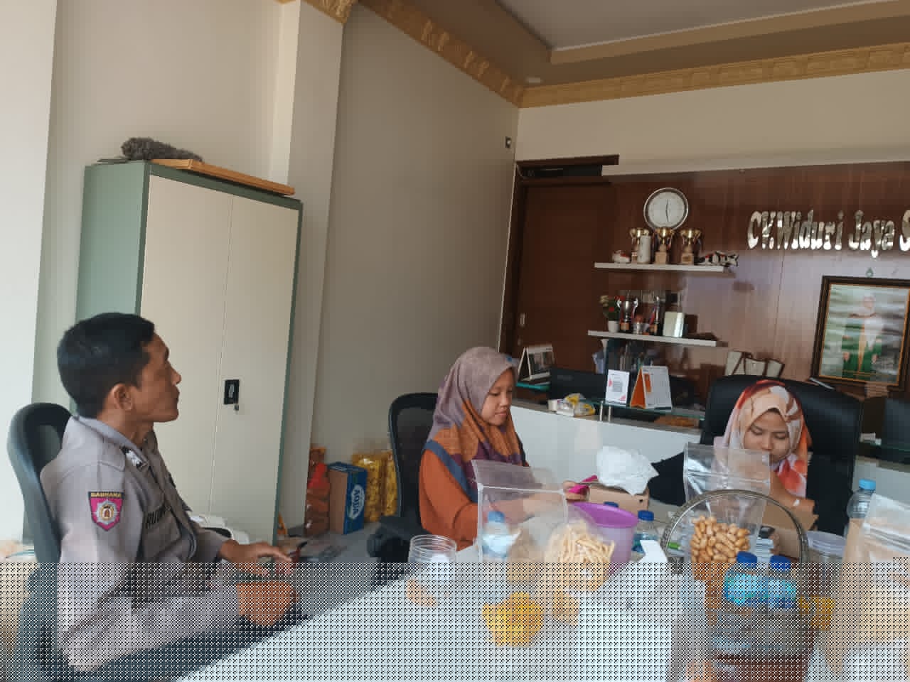 Berikan Rasa Nyaman, Dua Anggota Polsek Kawali Polres Ciamis Patroli Dialogis ke Masyarakat