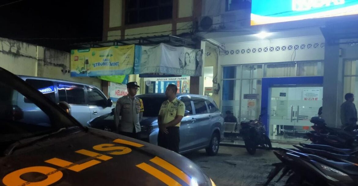 Humanis, Polsek Cipaku Polres Ciamis Patroli Dialogis Beri Kenyamanan Warga Saat Malam Hari