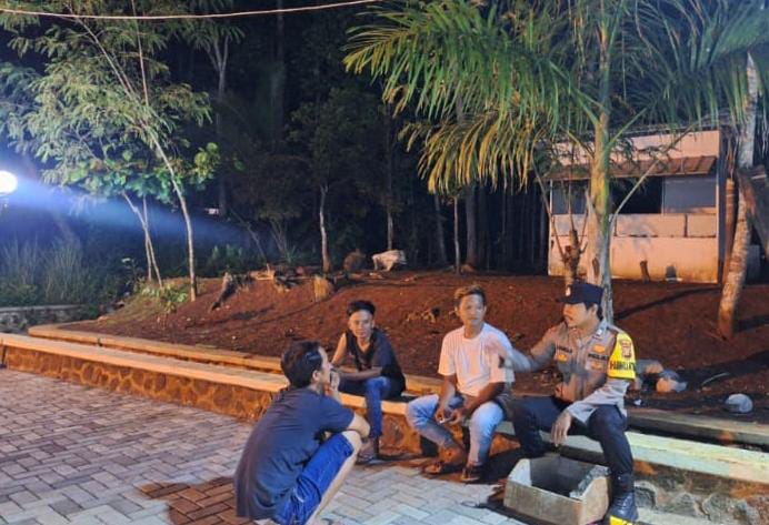 Cipkon Di Jam Rawan, Personel Polsek Sukadana Polres Ciamis Patroli Kamtibmas Hingga Subuh