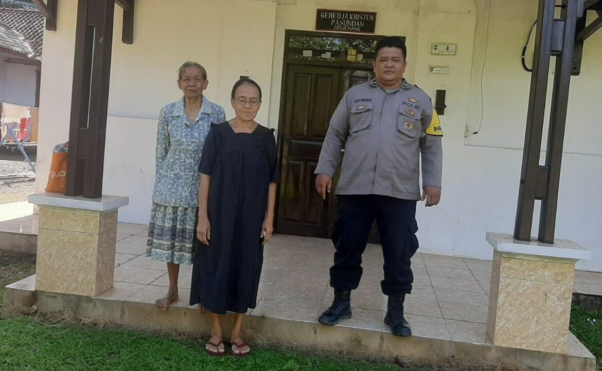 Polsek Cisaga Berikan Pengamanan Kegiatan Ibadah Minggu Pagi di Gereja Kristen Pasundan