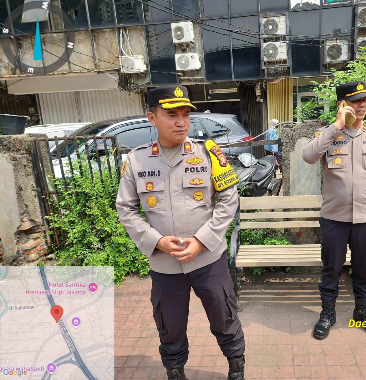 Polsek Palmerah dan 3 Pilar Tertibkan Atribut Ormas di Wilayah Palmerah Jakarta Barat