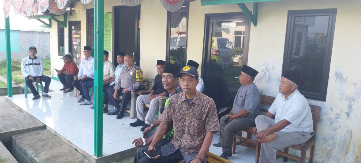 Bhabinkamtibmas Desa Mekarsari Polsek Rumpin Sambangi Warga dan Sampaikan Himbauan Kamtibmas