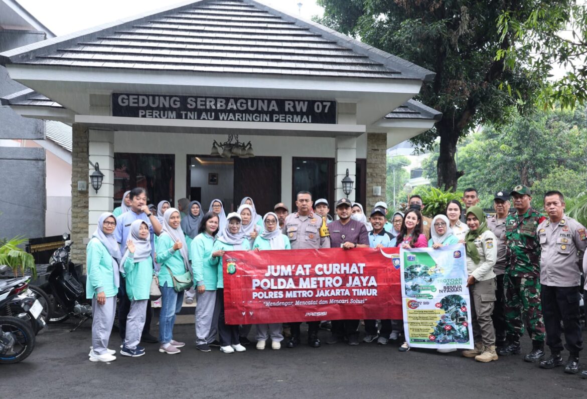 Kapolsek Makasar Silaturahmi dan Dengar Aspirasi Warga Lewat Program Jum’at Curhat di Cipinang Melayu