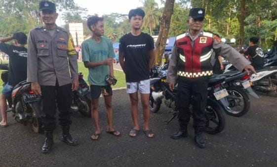 Berikan Rasa Nyaman, Polsek Sukadana Polres Ciamis Patroli ke Pemukiman Warga di Siang Hari