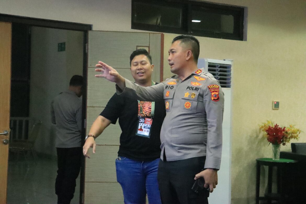 Kapolres Bogor AKBP Rio Wahyu Anggoro Tinjau Langsung Pengamanan Pertandingan Sepak Bola BRI Liga 1 di Stadion Pakansari