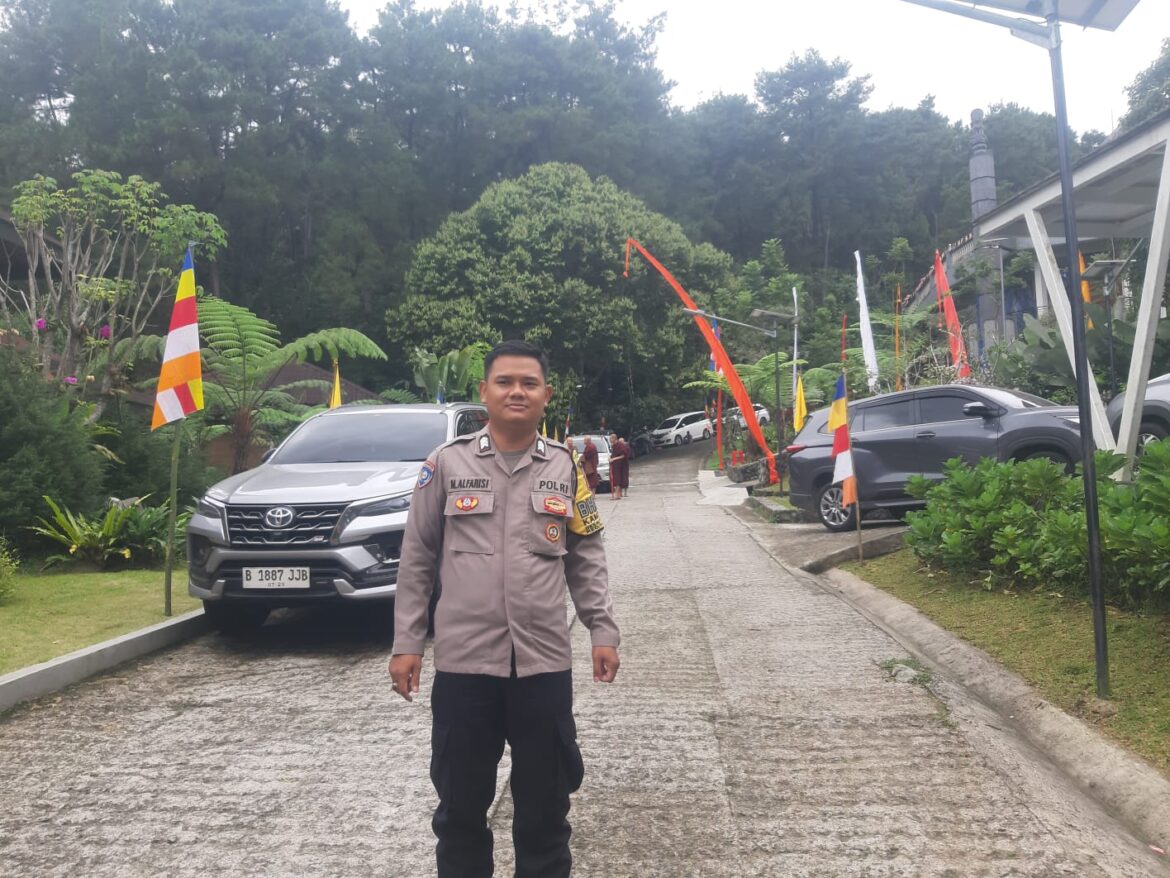Bhabinkamtibmas Desa Tamansari Monitoring Kegiatan Peringatan Hari Waisak di Yayasan Hadaya Vattuh
