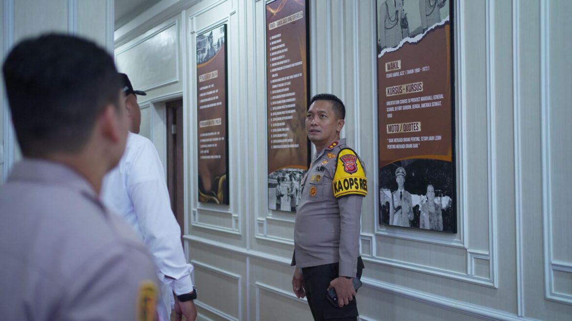 Kapolres Bogor AKBP Rio Wahyu Anggoro, S.H., S.I.K., M.H. Laksanakan Pemantauan Arus Lalu Lintas Jalur Wisata Puncak di Pospol Gadog
