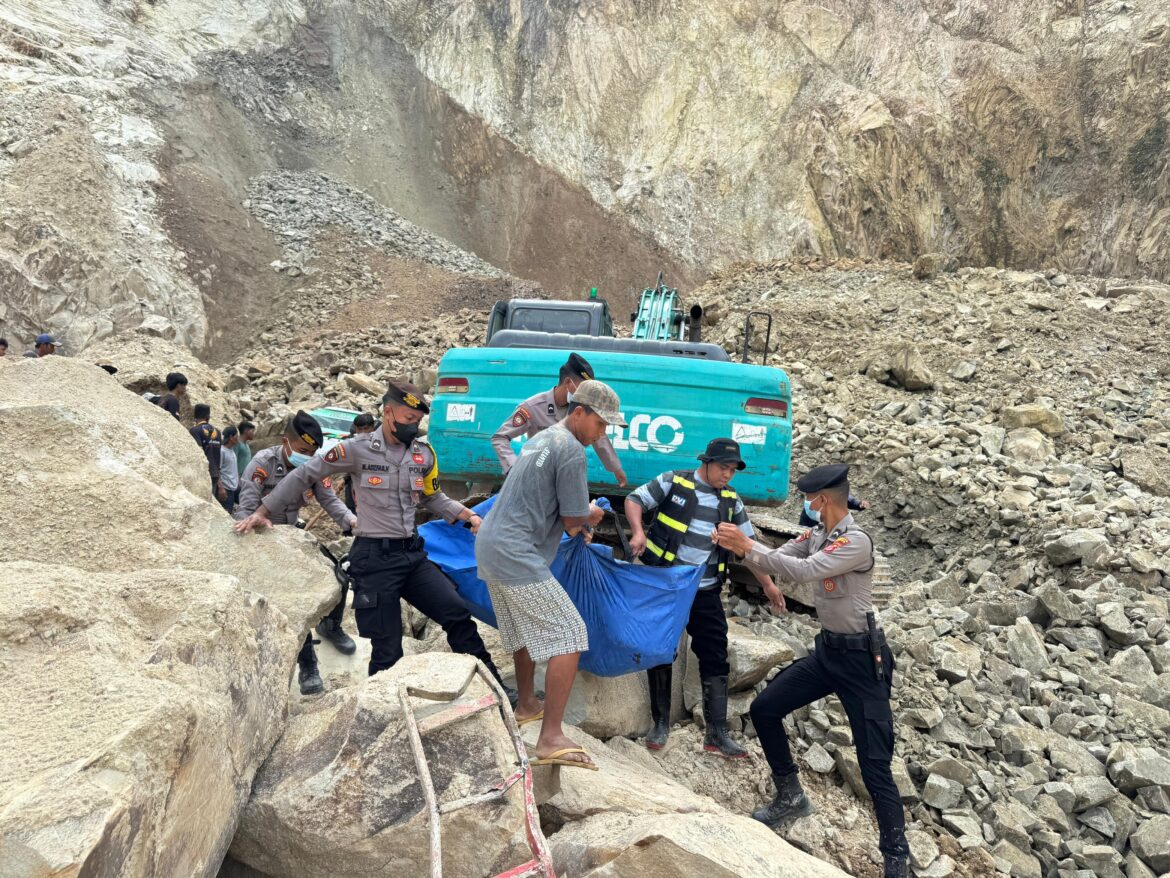 Polda Jabar Berbela Sungkawa Atas Bencana Longsor di Galian C Gunung Kuda Cirebon