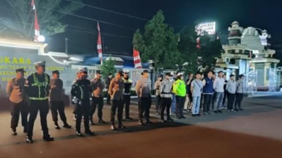 Puluhan Personel Polres Ciamis Bersiaga Beri Pelayanan Warga Saat Long Weekend