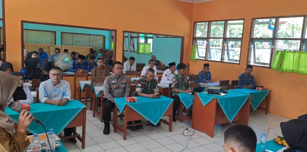 Polsek Banjarsari Pantau Kelulusan Siswa SMP Sederajat di Kecamatan Banjarsari dan Banjaranyar