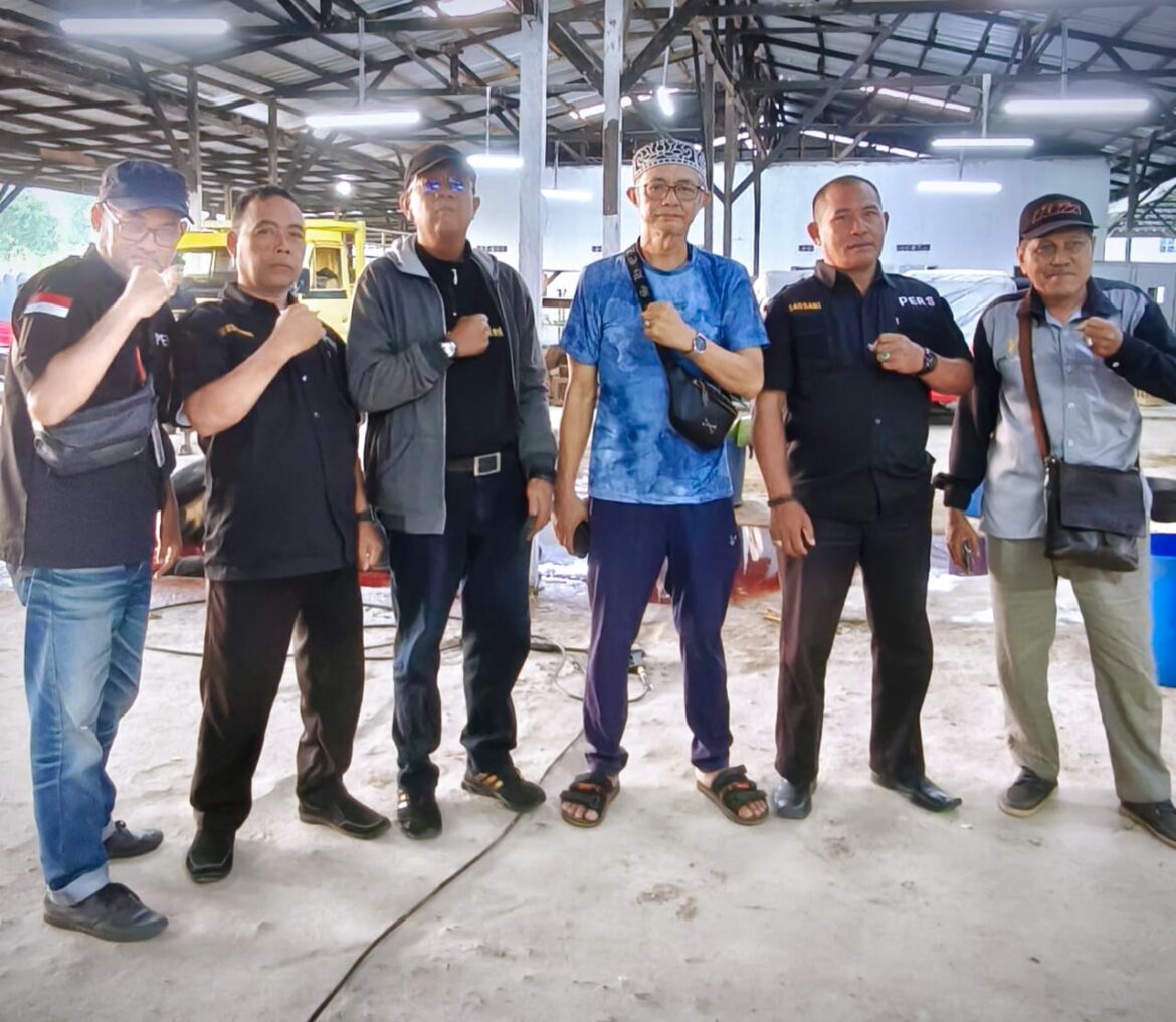 Pasar Al-Kamal Sampit Bersama Media TNI-POLRI dan Media Nusantara Raya Sembelih Lima Ekor Hewan Kurban