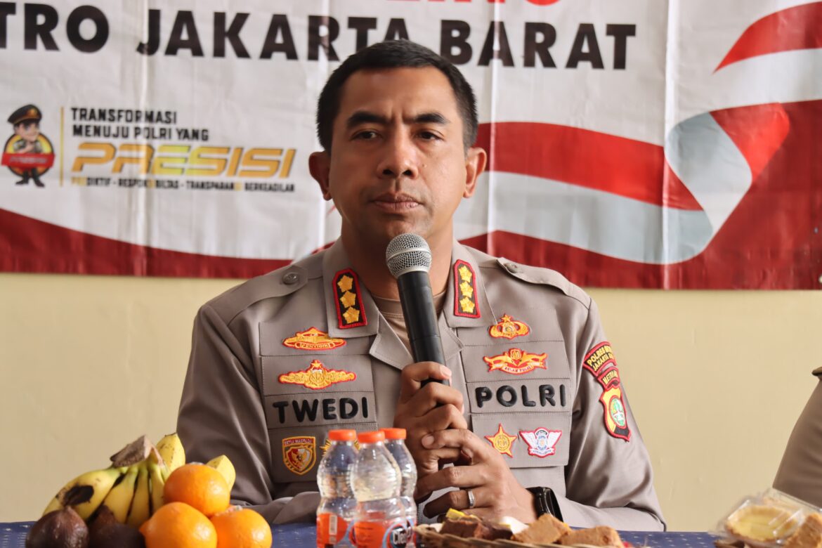 Kapolres Metro Jakarta Barat Jalin Kedekatan dengan Warga Kebon Jeruk Lewat Silaturahmi dan Dialog Terbuka