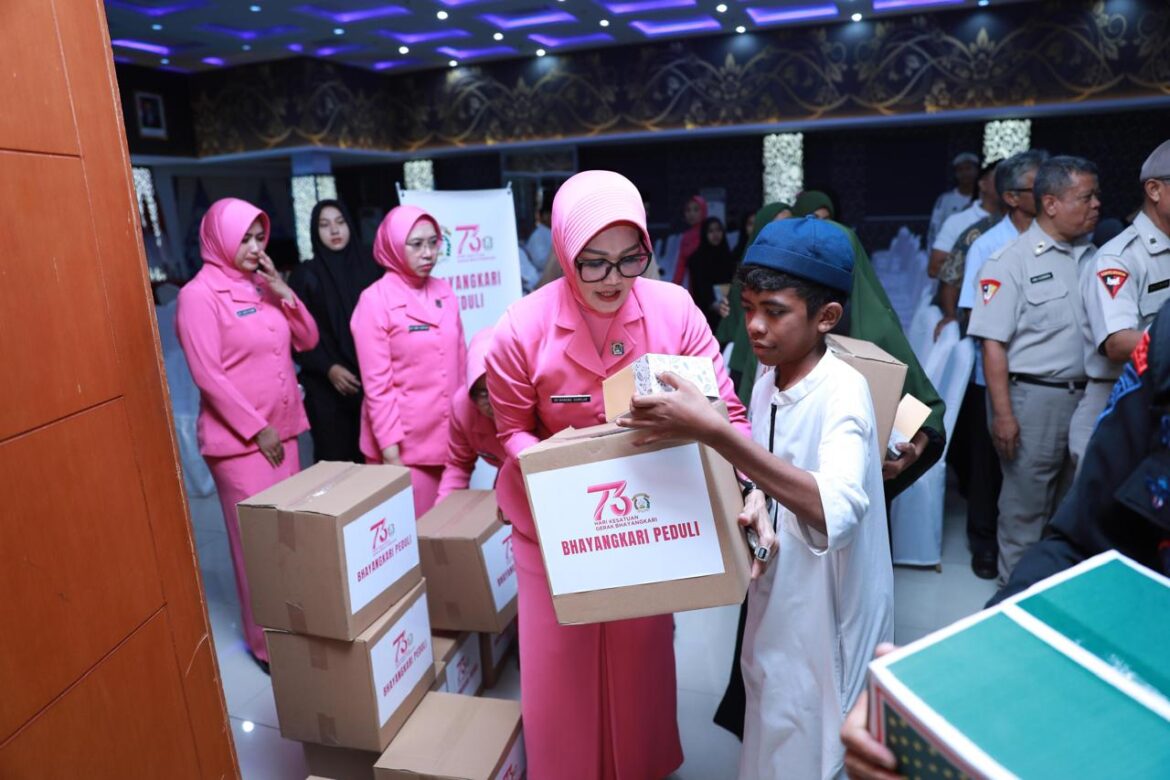 Bakti Sosial Bhayangkari Daerah Jawa Barat, Wujud Cinta Kasih untuk Masyarakat Rentan