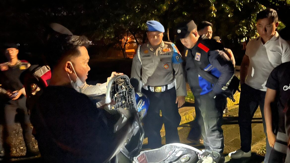 Patroli KRYD Skala Besar, Polres Ciamis Keliling Pusat Kota dan Amankan Miras Dari Tangan Pedagang