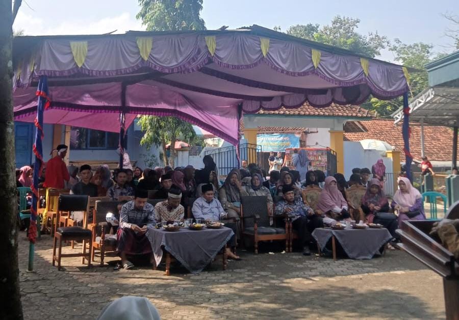 Polsek Cisaga Hadiri Haflah Akhirussanah MTS 16 Ciamis, Tekankan Pentingnya Kedisiplinan dan Kamtibmas di Lingkungan Pendidikan