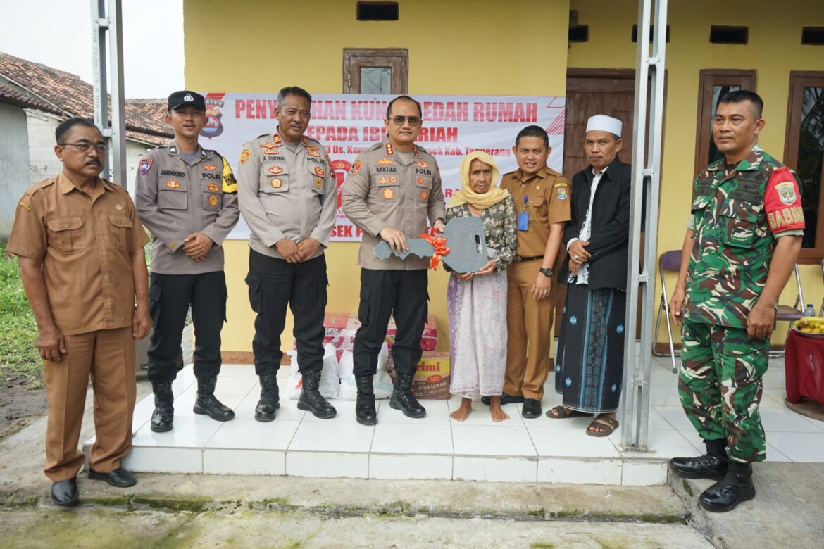 Kapolresta Tangerang Serahkan Kunci Bedah Rumah dalam Rangka Hari Bhayangkara ke-79
