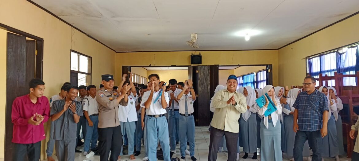 Polsek Banjarsari Polres Ciamis Datangi SMK Muhammadiyah Banjarsari Binluh Bahaya Narkoba
