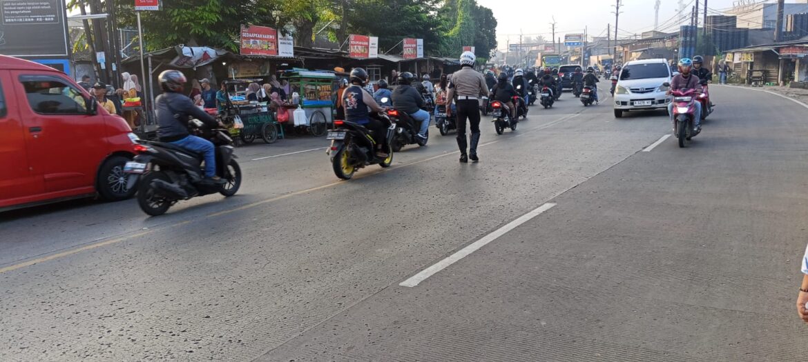 Satlantas Siaga Pagi, Atur Lalin di Titik Rawan Padat Kendaraan