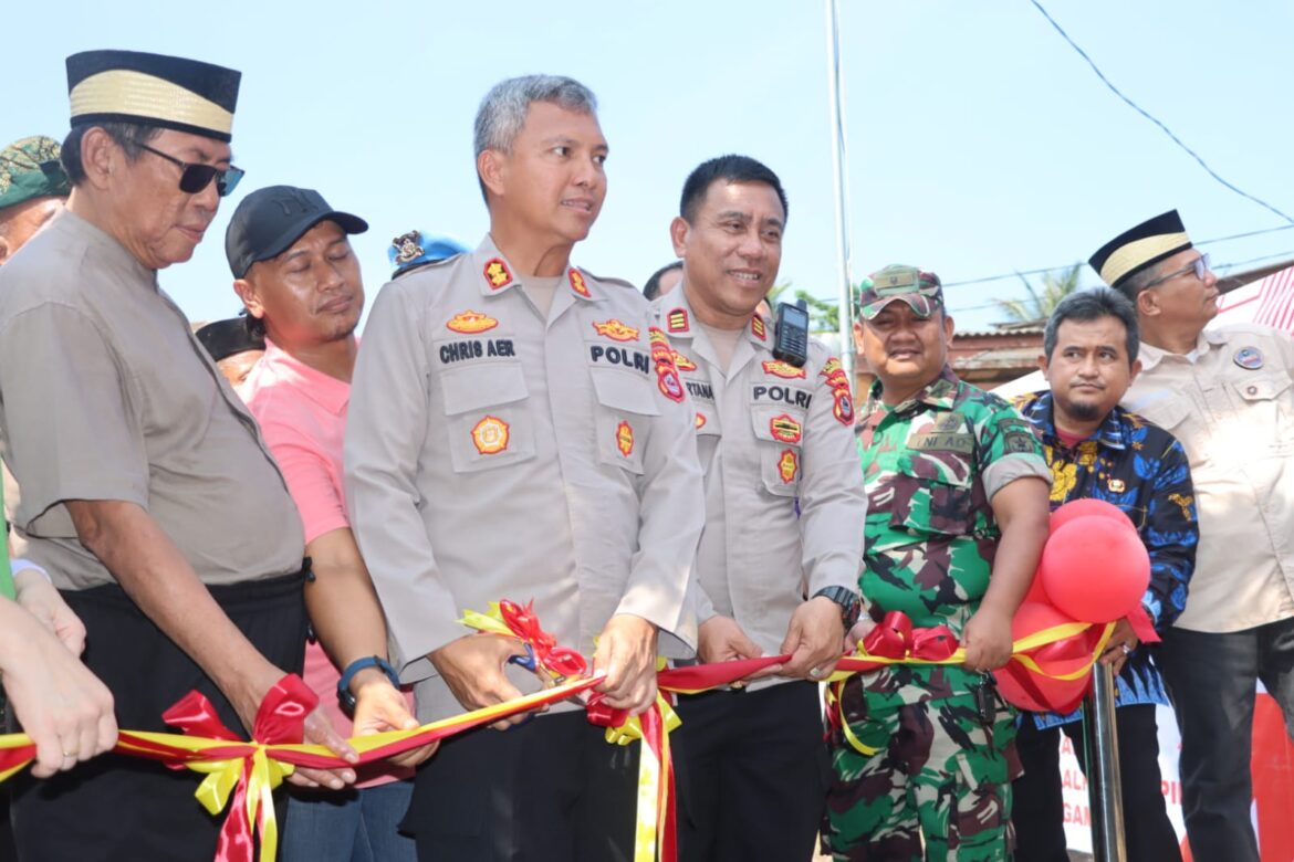 Polresta Tangerang Bagikan Sembako kepada Warga Sodong dalam Rangka Hari Bhayangkara ke-79