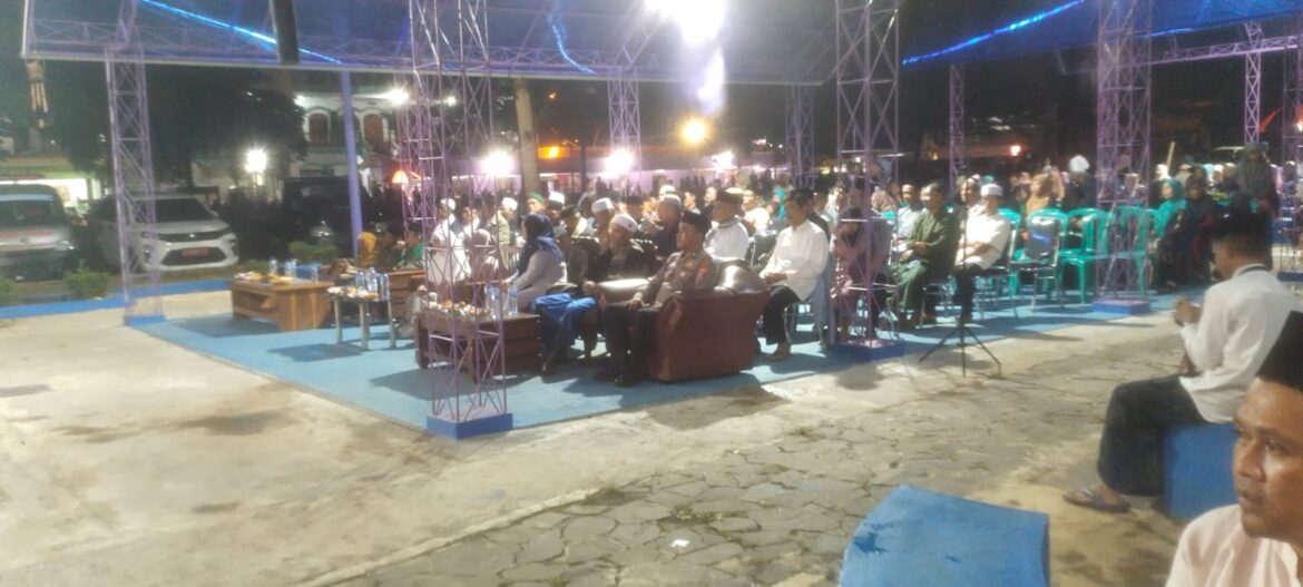 Polsek Cisaga Polres Ciamis Ikuti Pawai Obor 1 Muharram 1447 H di Desa Mekarmukti