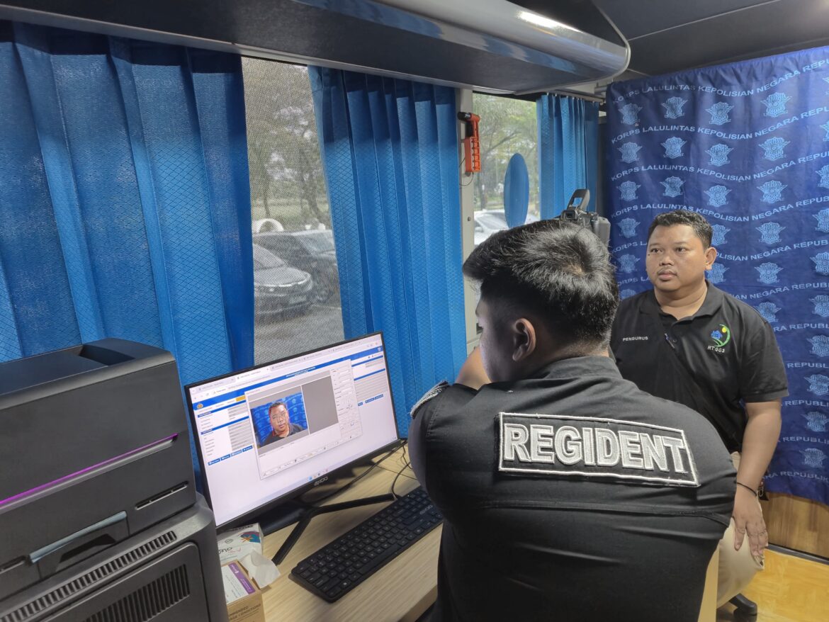 Mobil SIM Keliling Polresta Tangerang Hadir di Mall Citra Raya, Masyarakat Antusias Urus Perpanjangan SIM