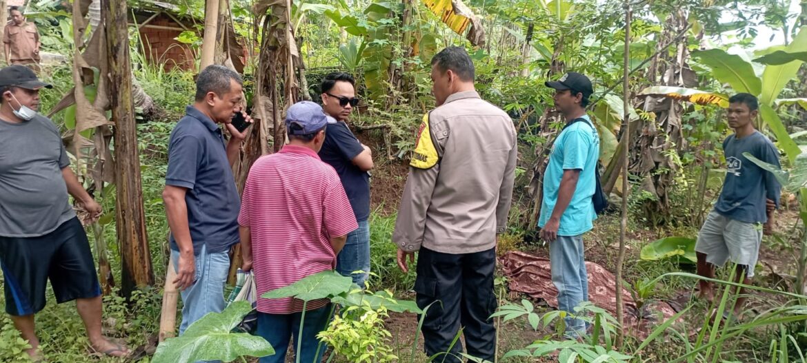 Polsek Cijeungjing Polres Ciamis Datangi TKP Temu Mayat, Korban Diketemukan Terkelungkup