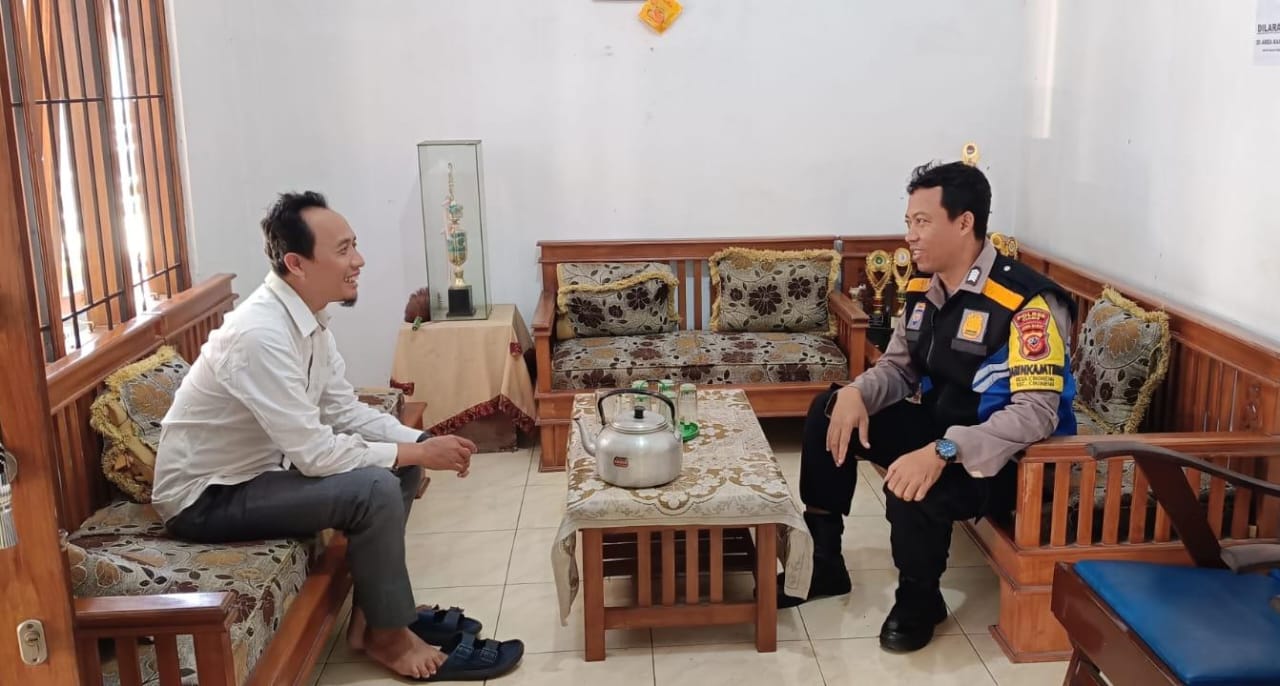 Cegah Tindak Kriminalitas, Polsek Cikoneng Polres Ciamis Koorkom ke Perangkat Desa Cikoneng