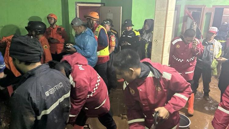 Polres Bogor Gelar Patroli KRYD dan Evakuasi Korban Longsor di Megamendung dan Cisarua