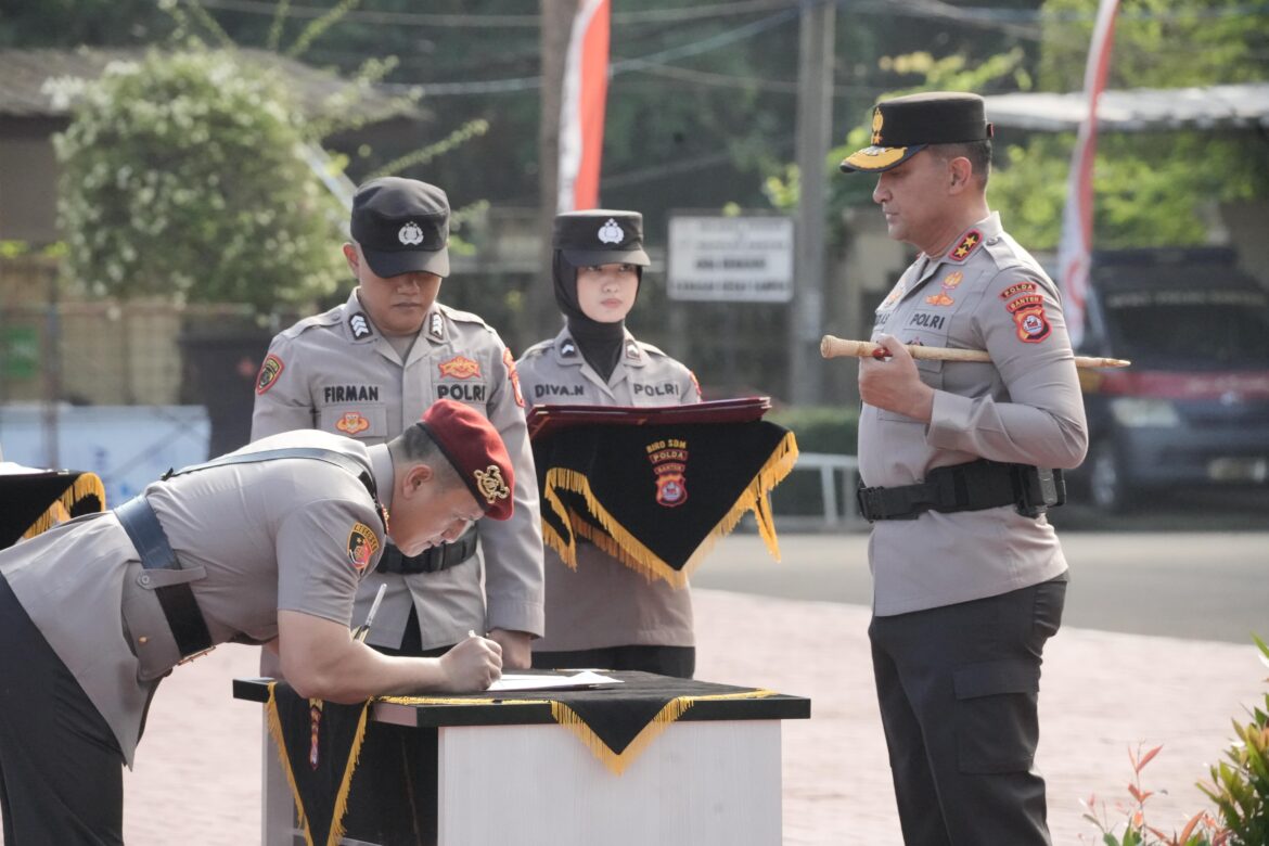 Tongkat Komando Polresta Tangerang Resmi Diserahterimakan