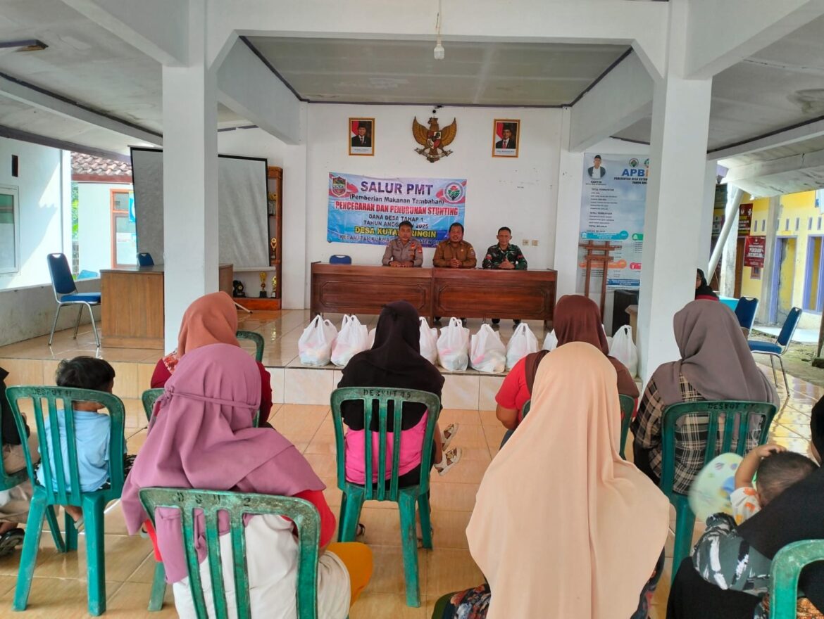 Polri dan TNI Bersinergi dalam Penyaluran PMT Stunting di Kutawaringin: Wujud Apresiasi Kapolres Ciamis