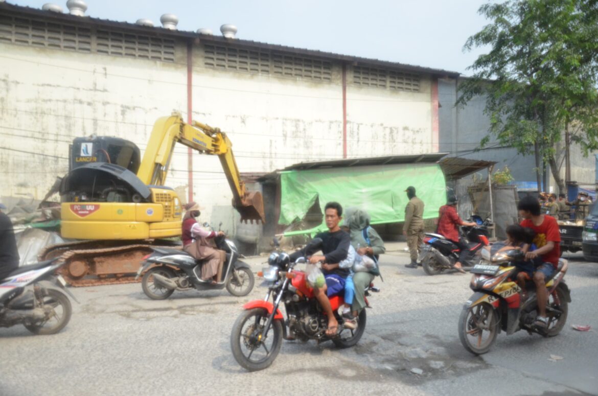 Penertiban Warung di Kawasan Pergudangan Parung Harapan Indah, Pedagang Terpaksa Meninggalkan Tempat Berjualan