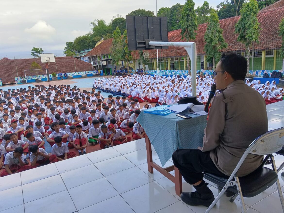 Polsek Cihaurbeuti Sosialisasikan Bahaya Judi Online dan NAFZA kepada Pelajar SMP, Wujudkan Generasi Muda Bebas Penyimpangan