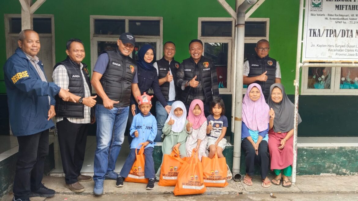 Jumat Berkah Sat Reskrim Polres Ciamis: Berbagi Sembako di Lebak Lipung, Wujud Kehadiran Polisi di Tengah Masyarakat
